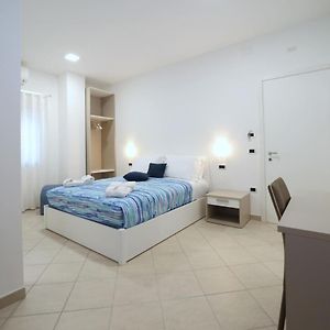 Camera grande con letto king size